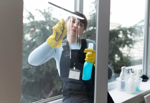 Nettoyage de vitres intérieures et extérieures à Marcillac-Vallon